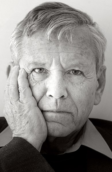 On Love, Darkness and Amos Oz
