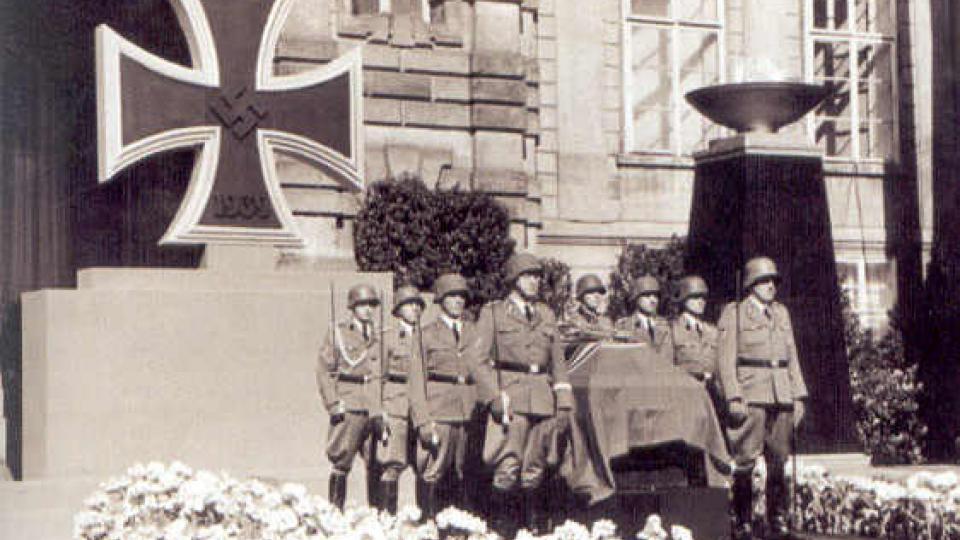 Atentát na Heydricha – první stanné právo