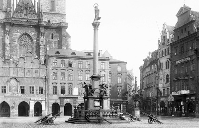 Staroměstské náměstí ve 20. století – místo symbolů, rituálů a paměti